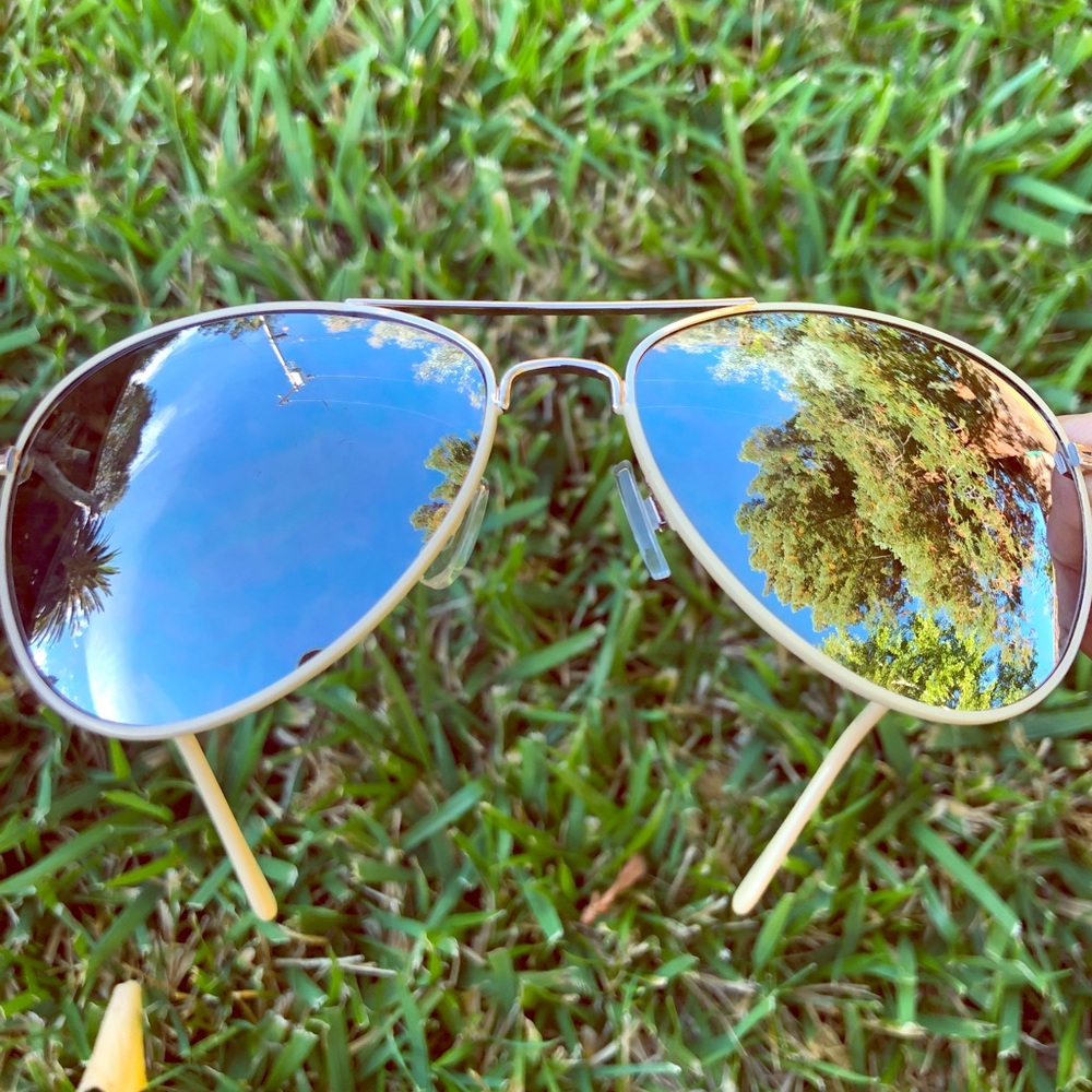 Steve Madden Aviator Sunglasses 🕶 Gold Cream